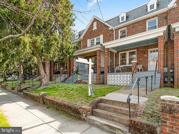 Nice front yard