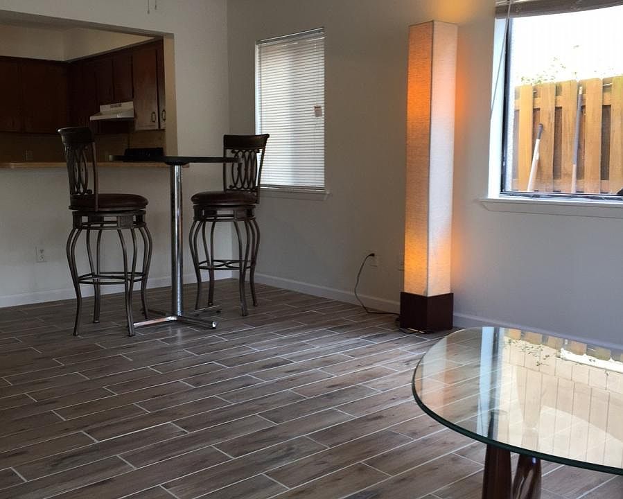 Living room/dinning room 1
