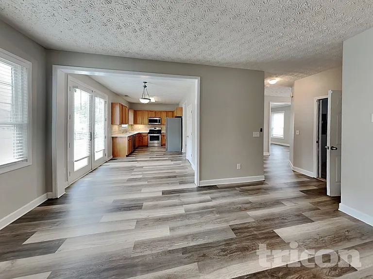 415 Park Creek Trce — Photo 3