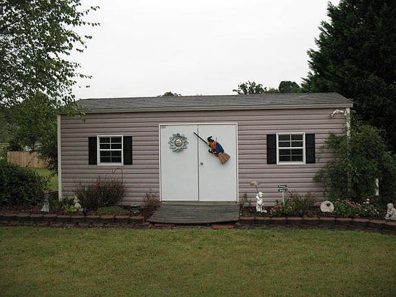 3rd image of 873 Bridle Dr
