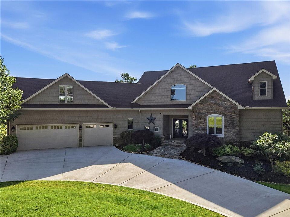 1st image of 124 Cypress Dr