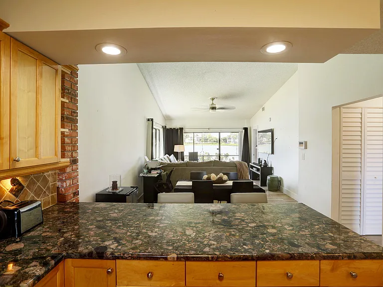 639 Banks Rd — Photo 8