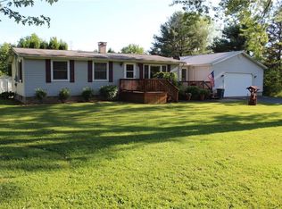 1639 Pymatuning Dr, Jamestown, PA 16134