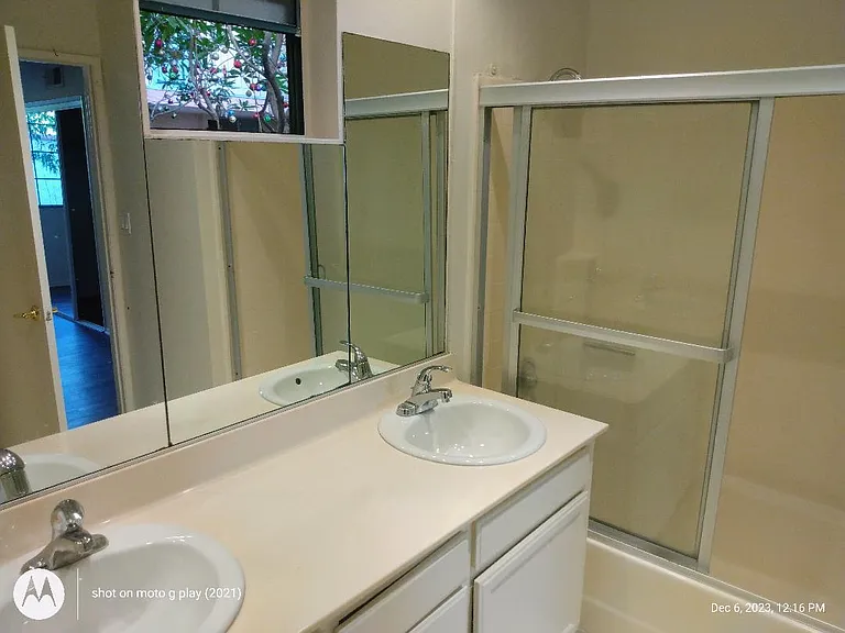 640 Veteran Ave #304 — Photo 18