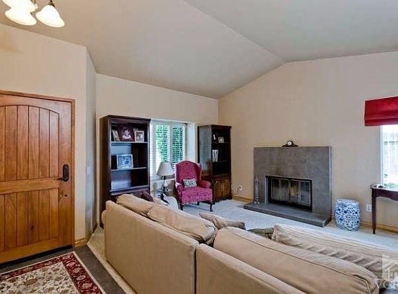 3rd image of 656 Jasper Ave