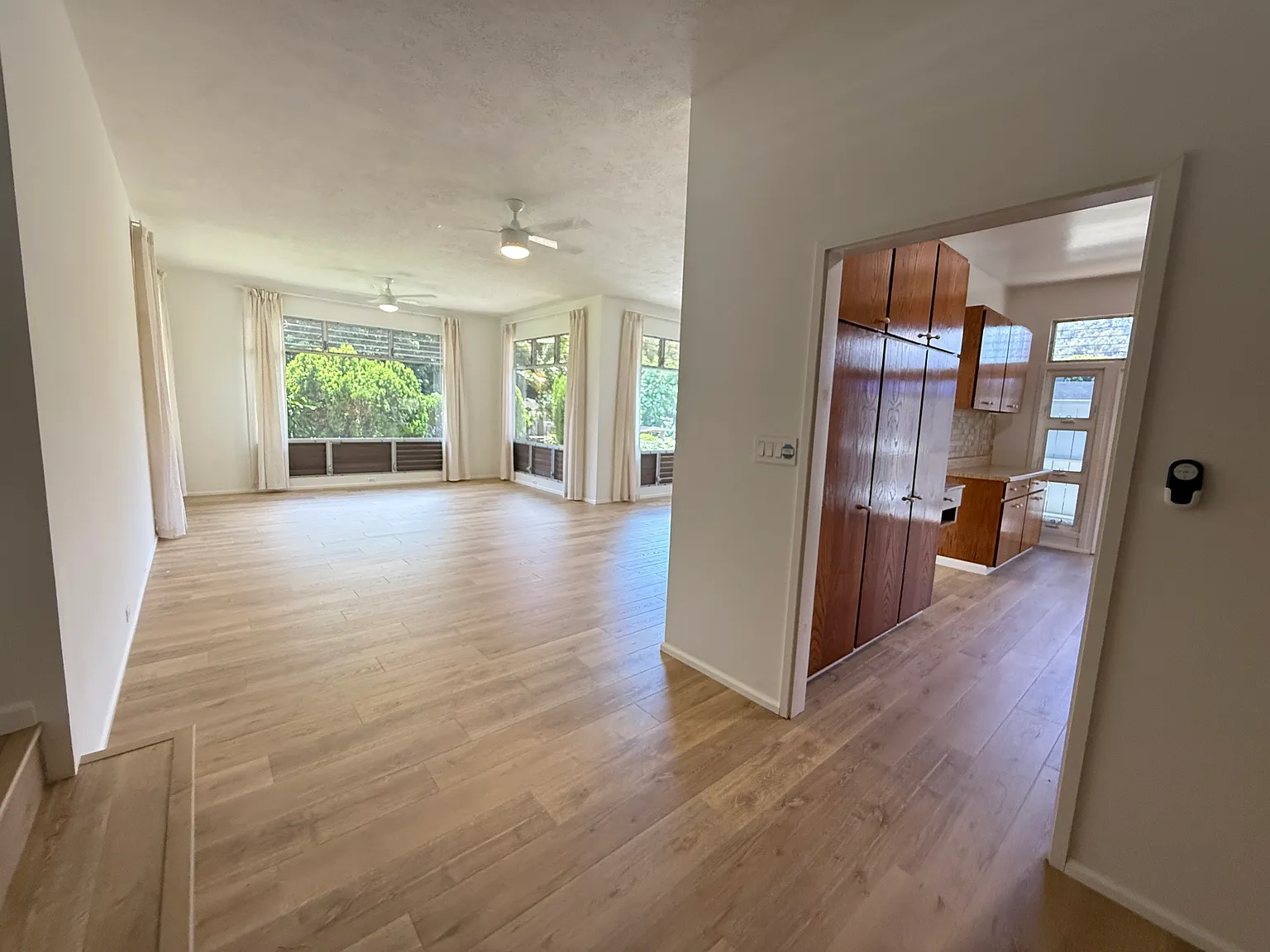 4 bed, 2723 sqft, $6,000 — Photo 2
