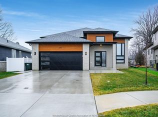 241 Robinson Ave, Essex, ON