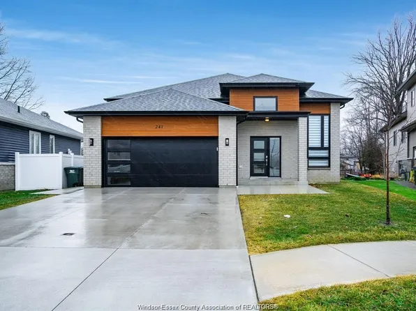 241 Robinson Ave, Essex, ON N8M 0A8