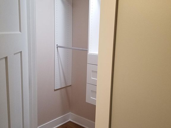 Master Bdrm Walk-in Closet