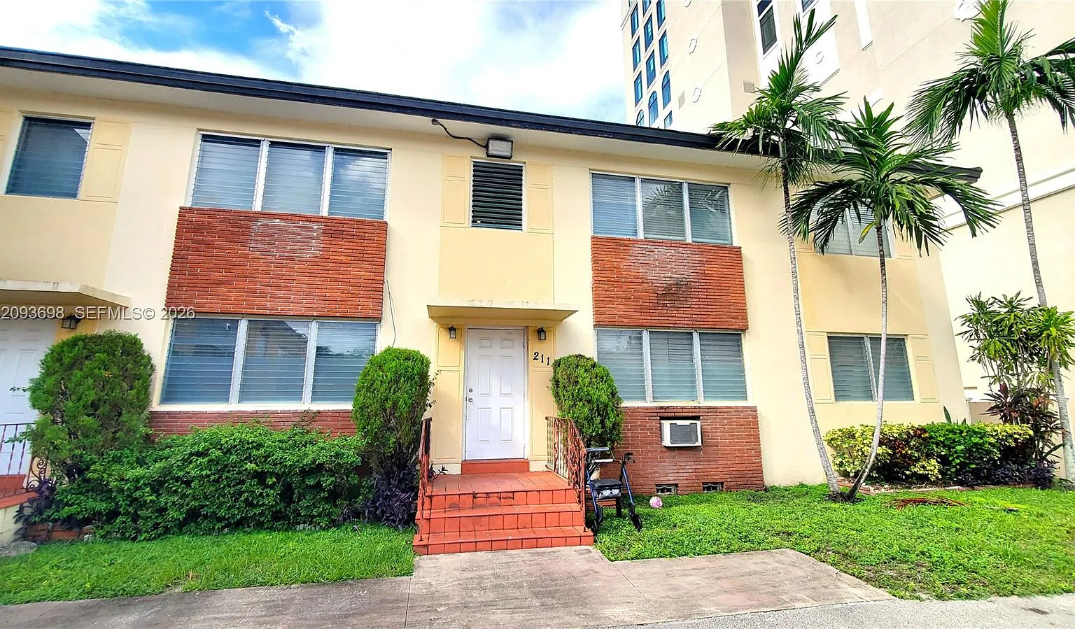 C Gab Douglas Sec — Photo 2