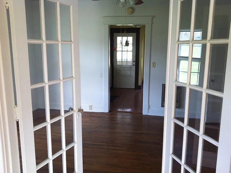 1403 Maple Ave — Photo 5