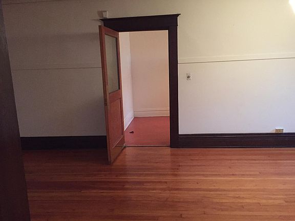 5th image of 318 10th Ave E #D2
