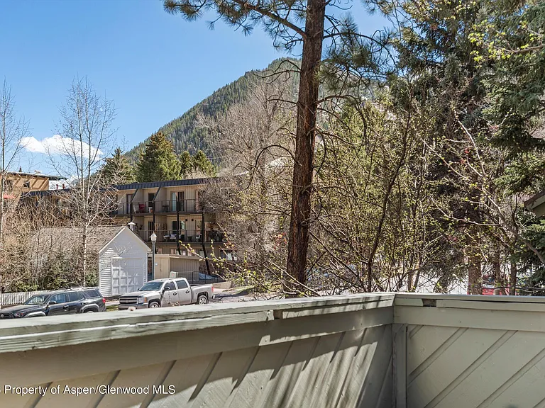 125 E Hyman Ave #1A — Photo 3