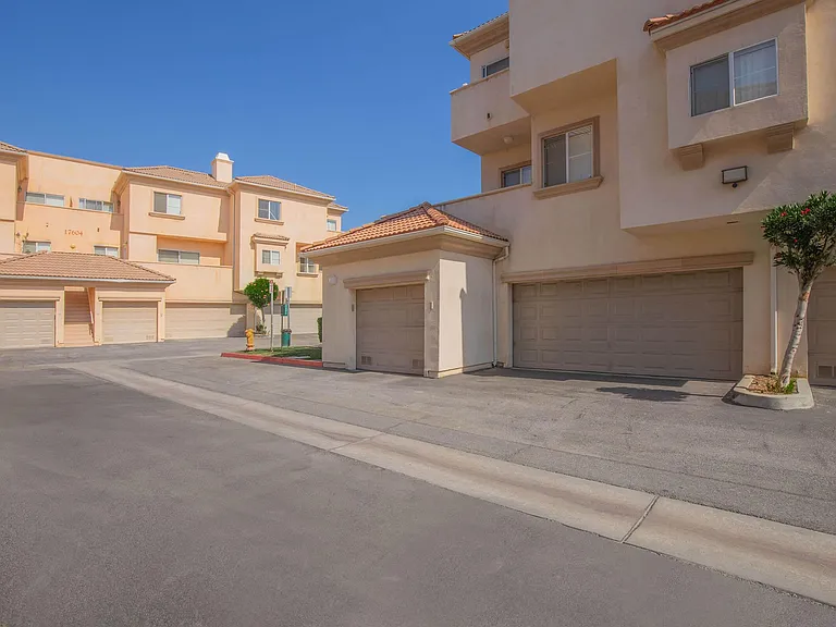 Colony Townhomes — Photo 30