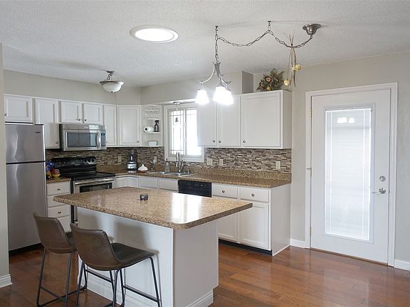 4th image of 3307 S 11th Ave