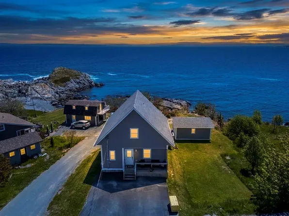13 The Green Road, Upper Island Cove, NL A0A4E0