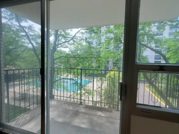 9001 Golf Rd APT 3I, Des Plaines, IL 60016