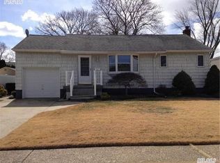 18 Copeland Pl, Farmingdale, NY 11735