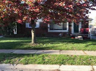 21037 Alexander St, Saint Clair Shores, MI 48081