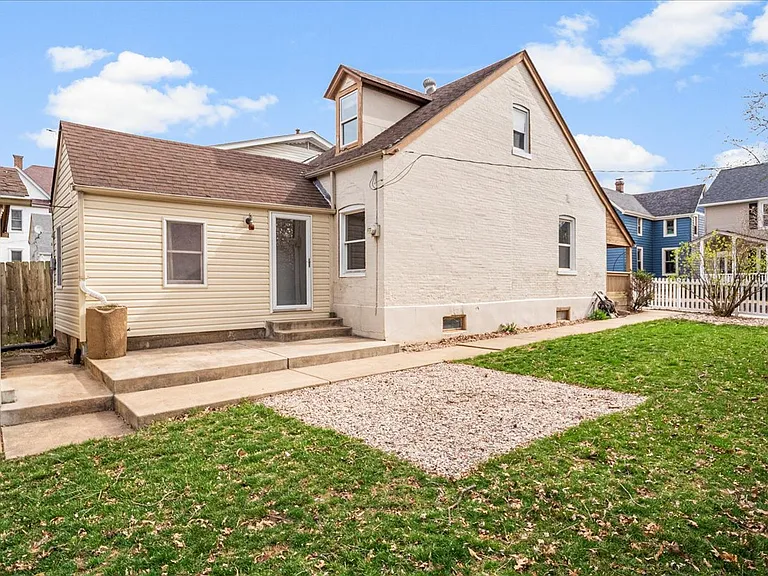 1003 N Benton Ave — Photo 19