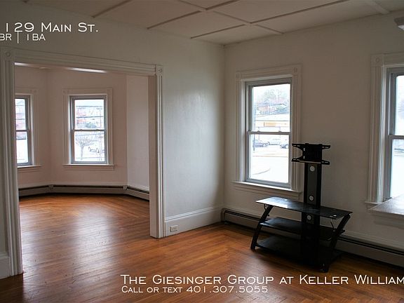 4th image of 1129 Main St