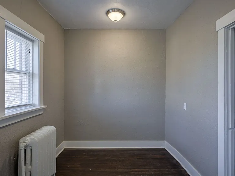 606 S 32nd Ave — Photo 9