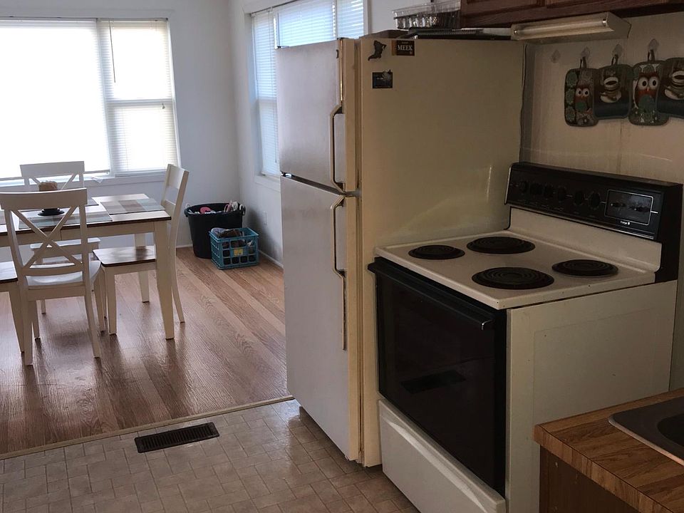 1st image of 315 W 11th St