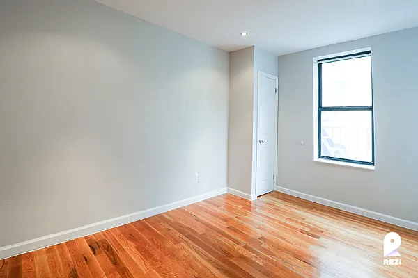 Rented by REZI | media 29