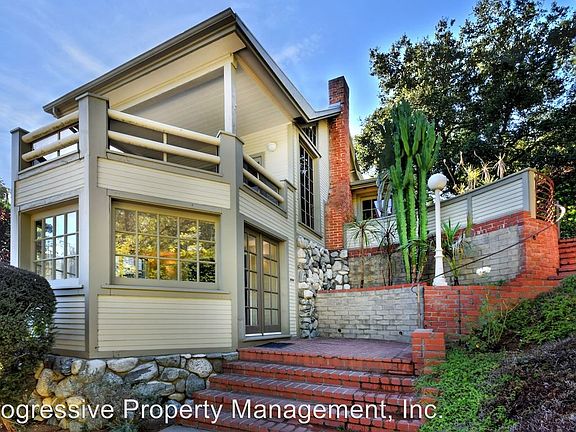 4th image of 8918 Holly Pl