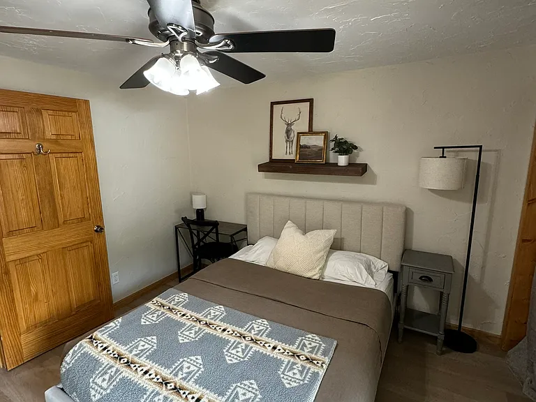 1st floor Queen bed
