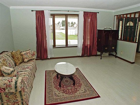 4th image of 200 Beacon Dr