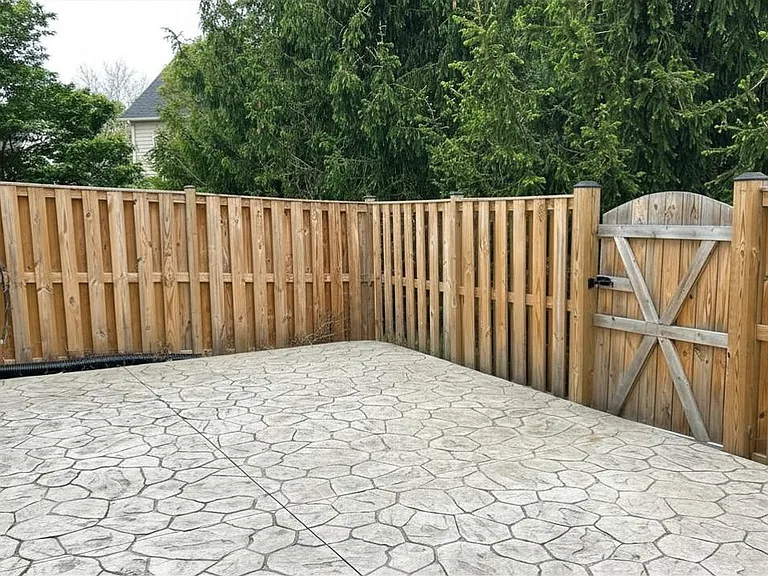 110 Quinton Oaks Cir — Photo 37