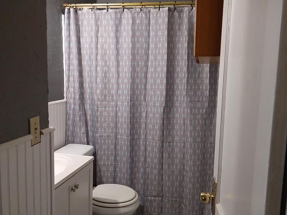 3rd image of 3757 W 142nd St
