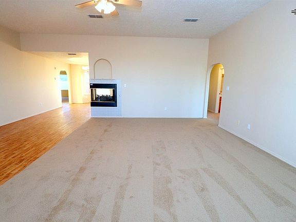 4th image of 2113 Northglen Dr