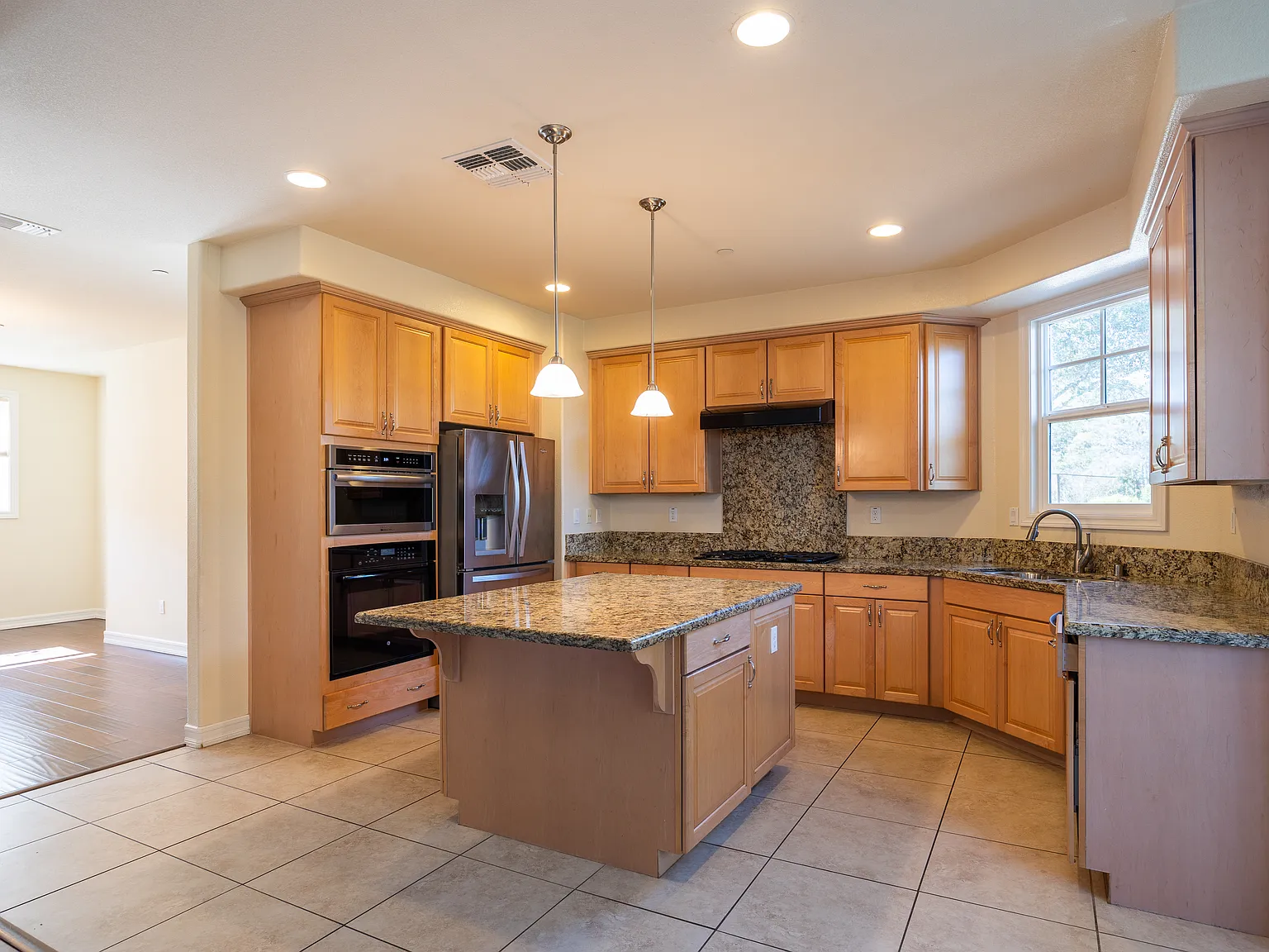4 bed, 3.5 bath, 2449 sqft, $8,600 — Photo 2