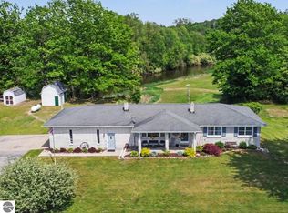 4389 Pine River Rd, Saint Louis, MI 48880