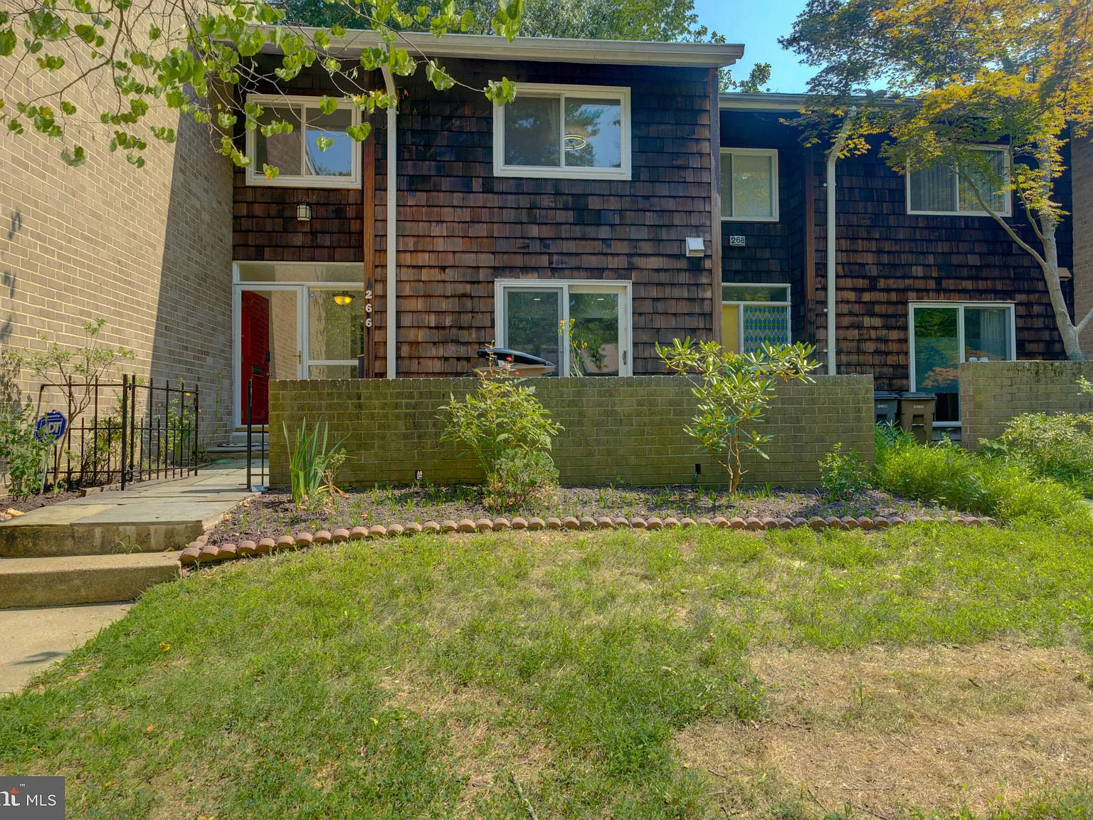 3 bed, 2.5 bath, 2386 sqft, $3,250 — Photo 1