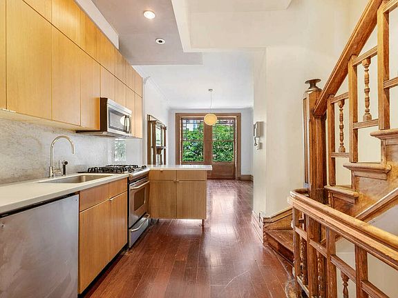 4th image of 30 W 123rd St #B