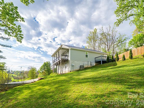 2nd image of 16 Danielbrooke Dr