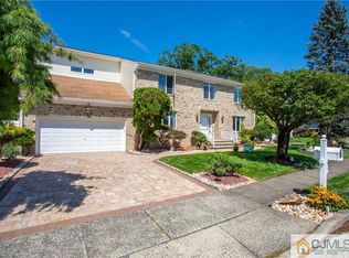 2 Lipnick Ln, Edison, NJ 08820