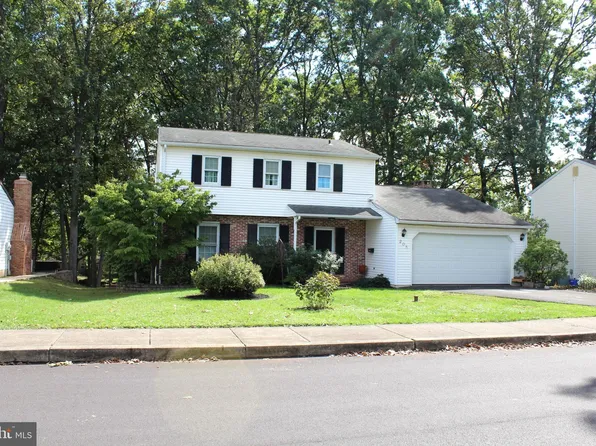 208 Crestview Dr, Telford, PA 18969