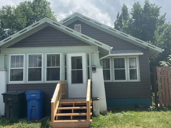 1048 Kingsbury St, Belle Fourche, SD 57717