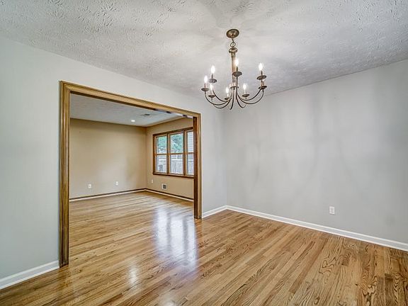 5th image of 3141 Willow Grove Cir SE
