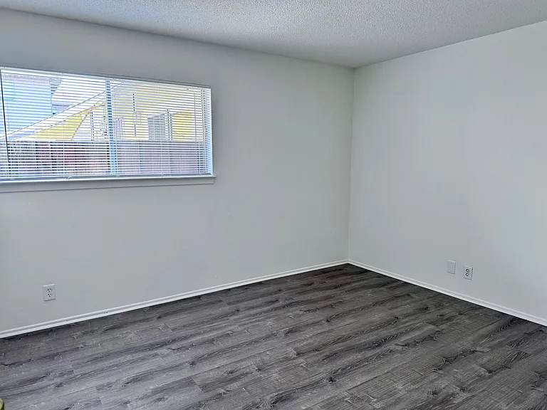 2830 Malabar Ave #2 — Photo 9