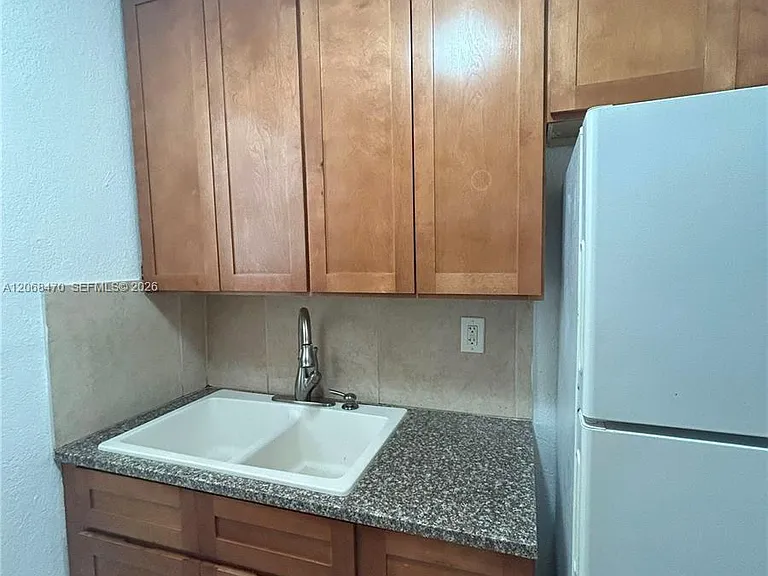 5814 NE 4th Ct #7 — Photo 11