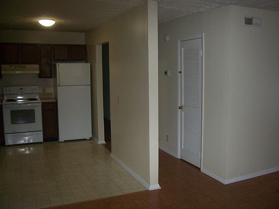 4th image of 1932 Dutch Valley Dr APT 4