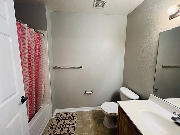 4th image of 4007 Venetian Bay Dr Unit 105-1