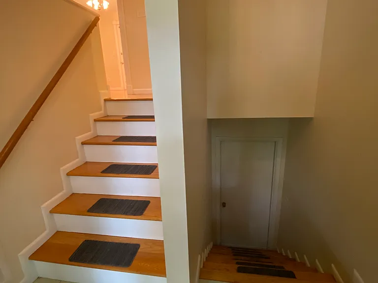 923 Greenhill Dr — Photo 4