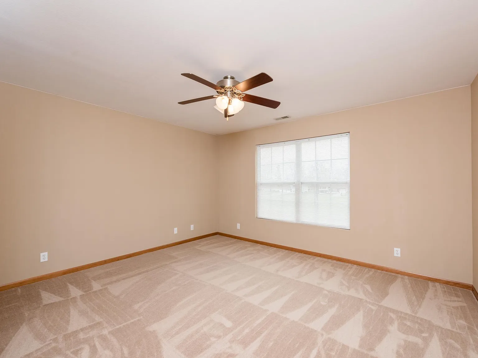 Emerald Pointe — Photo 3