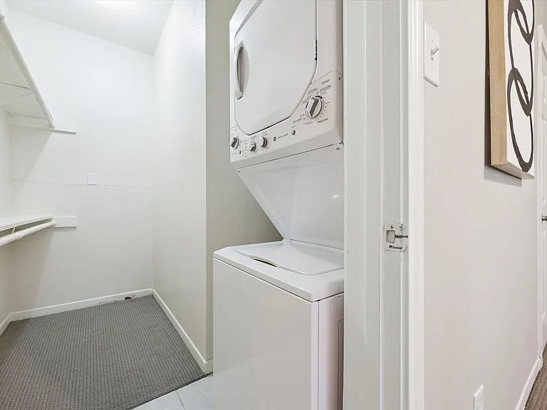 4041 Drake St #113 — Photo 10